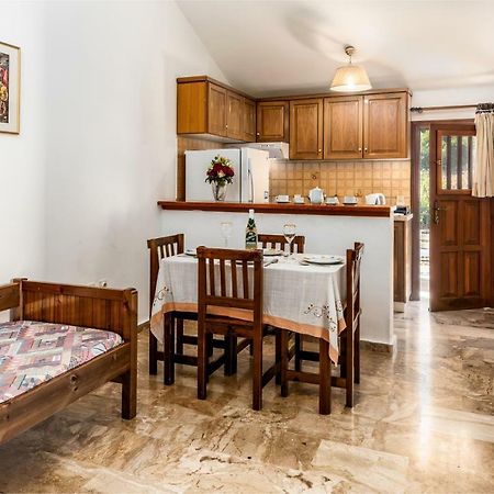Areti Apartments Poros  Ngoại thất bức ảnh