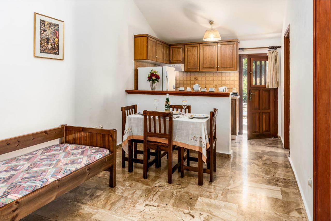 Areti Apartments Poros  Ngoại thất bức ảnh