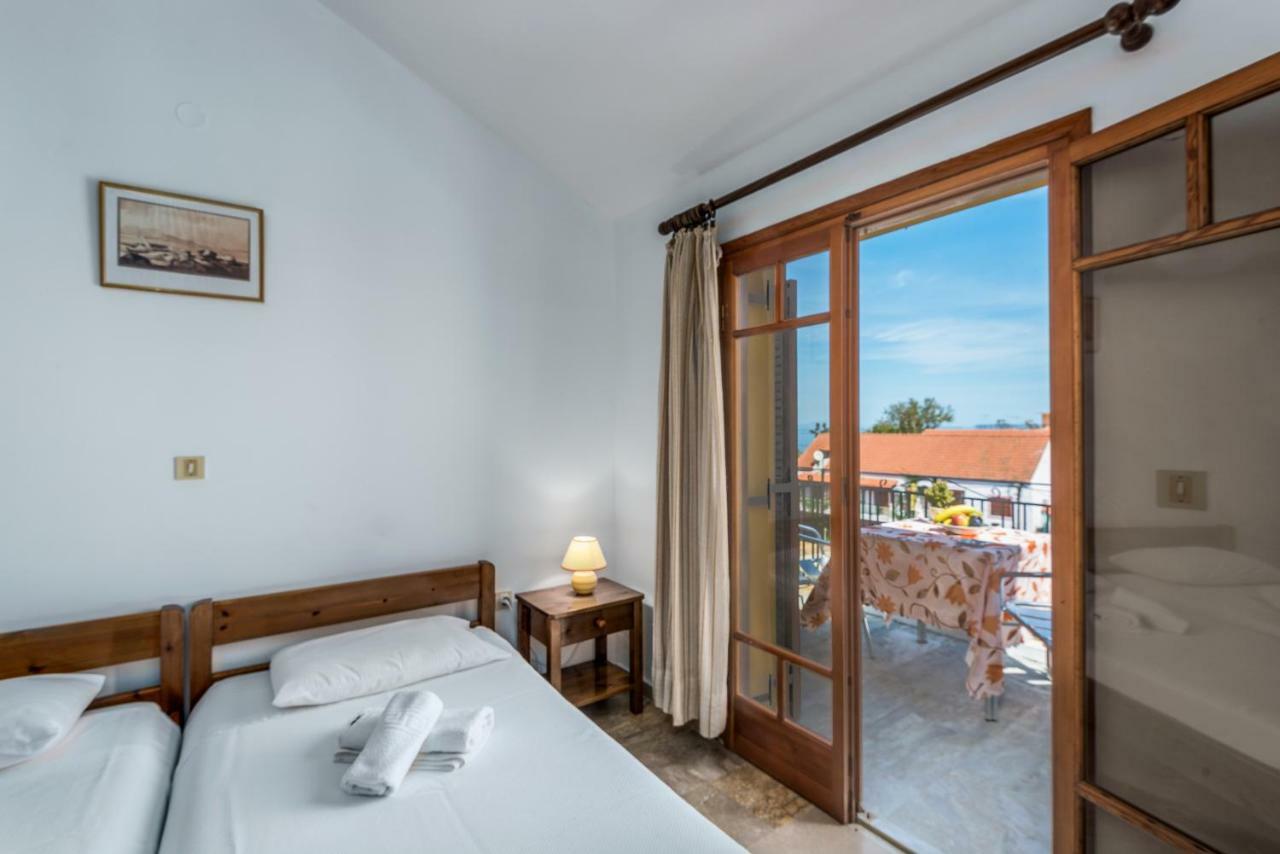 Areti Apartments Poros  Ngoại thất bức ảnh