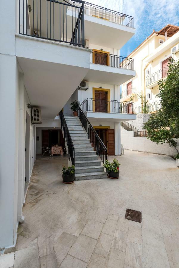 Areti Apartments Poros  Ngoại thất bức ảnh