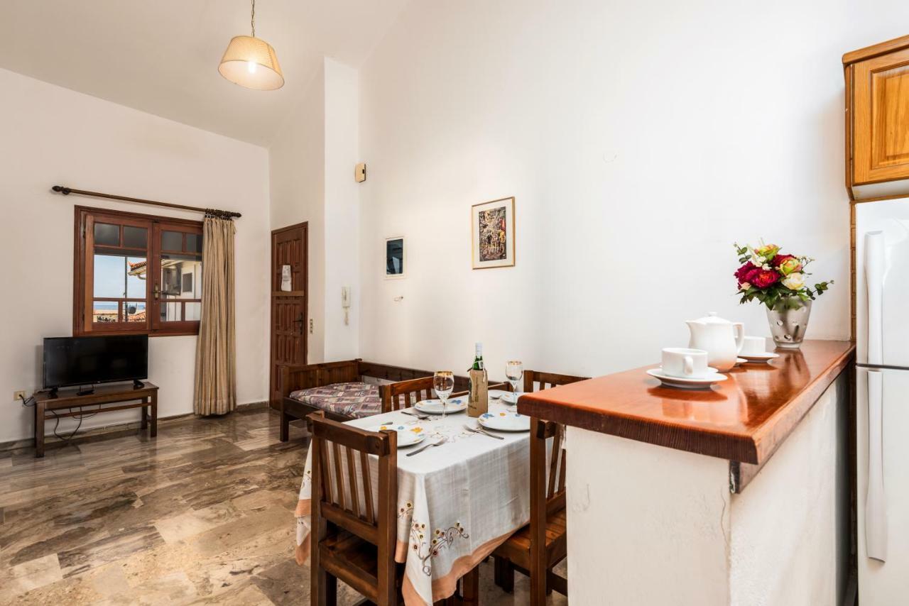 Areti Apartments Poros  Ngoại thất bức ảnh